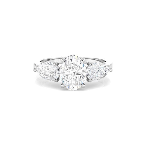 Sortija con 3 diamantes LGD Diamante central talla oval y los dos laterales talla pera